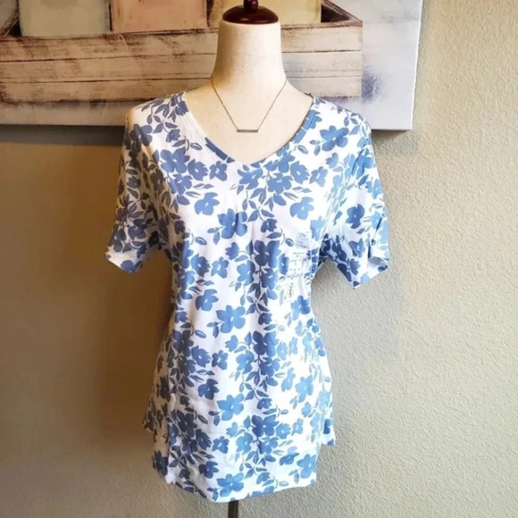 CROFT & BARROW | Essential V-Neck T-Shirt in White & Blue Floral sz 1X - Picture 1 of 8
